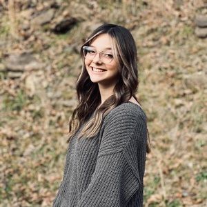 Meet your Posher, Alyssa